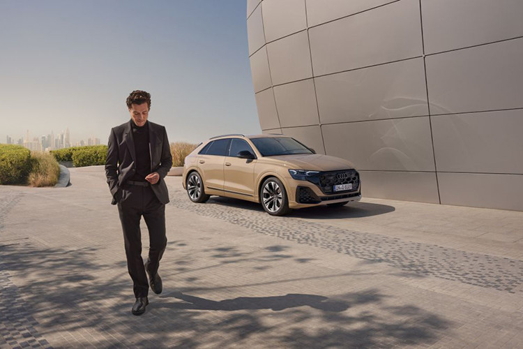 Audi đã cải tiến mẫu xe đứng đầu trong phân khúc Q của mình với thiết kế rõ ràng và nhiều nâng cấp công nghệ. Mẫu xe SUV hạng sang Audi Q8 2024 mới được đánh giá là phù hợp và thể thao trên mọi cung đường với vô số trang bị tiện nghi.