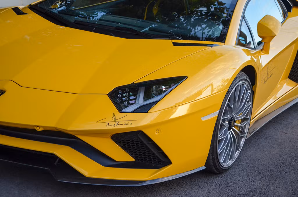 Lamborghini Aventador S độc nhất Việt Nam từng tham gia chuyến đi từ Sài Gòn tới Bình Thuận cùng hai đại gia chơi xe nổi tiếng Cường Đô La và Minh Nhựa cách đây một tháng.