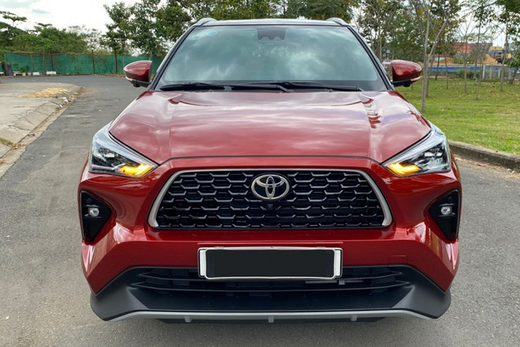 Tham gia cuộc chiến giành thị phần với loạt đối thủ đáng gờm như Hyundai Creta hay KIA Seltos nhưng Yaris Cross 2023 đã nhanh chóng giành được chỗ đứng nhất định cho mình trên thị trường ôtô Việt chỉ sau 2 tháng mở bán. Cụ thể, trong tháng 11/2023, đã có tới 1.092 chiếc Yaris Cross bàn giao đến khách hàng. 