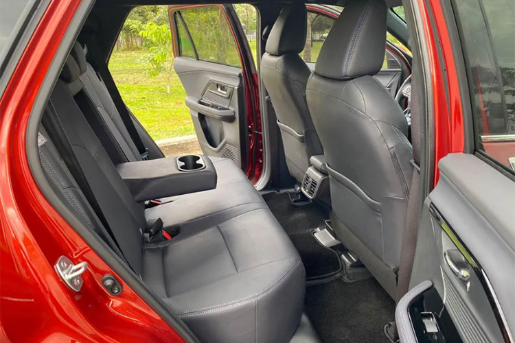 Xe cung cấp 2 tùy chọn động cơ, gồm máy xăng 1.5L, 4 xy-lanh, kết nối hộp số biến thiên vô cấp kép D-CVT, sinh công suất cực đại 105 mã lực, mô-men xoắn cực đại 138 Nm.