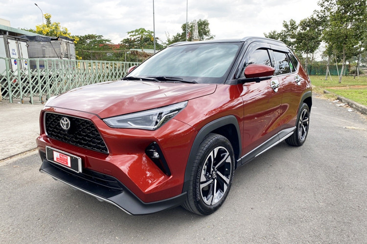 Mới đây, một trang rao bán xe cũ đã chào bán chiếc Toyota Yaris Cross 2023 siêu lướt mới đi được vỏn vẹn 293 km. Chiếc xe bản máy xăng mang biển số TP HCM còn rất mới, nhưng do không có nhu cầu sử dụng nên chủ nhân muốn bán lại với giá 720 triệu đồng, còn thương lượng.