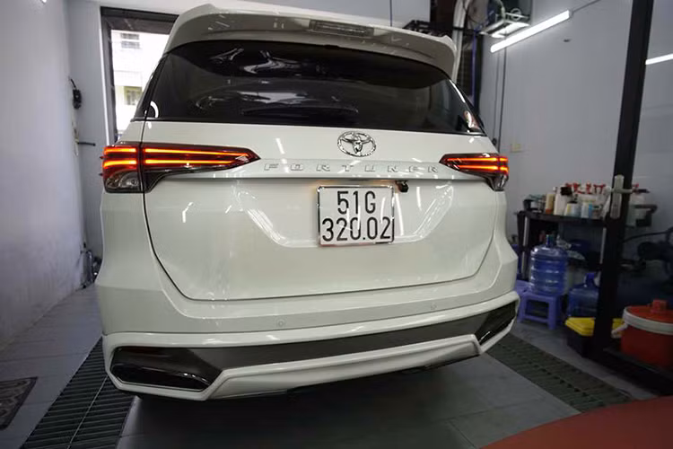 Ngoài ra trên bộ bodykit này còn có thêm tùy chọn vành hợp kim khác nhau giúp cho chiếc xe SUV này trở nên cá tính hơn. Tuy nhiên, nội thất và hệ dẫn động của chiếc Toyota Fortuner 2017 này không có gì thay đổi. Tại Việt Nam, giá trị của một bộ bodylip cho Toyota Fortuner của hãng đồ chơi xe Ativus có giá trên 20 triệu đồng.