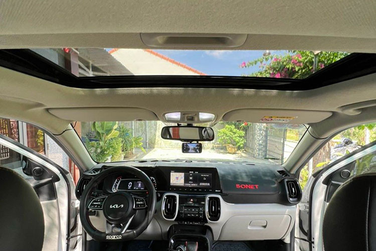 Tuy nhiên, theo kinh nghiệm từ giới chuyên xe đã qua sử dụng, nếu giá bán KIA Sonet 1.5 Premium cũ trên không hạ xuống ít nhất khoảng 30 – 40 triệu đồng thì e khó có thể “tìm được tiếng nói chung” với người mua. Bởi, tâm lý người Việt vẫn khá dè dặt với xe cũ và đặc biệt trong bối cảnh xăng liên tục tăng giá như hiện nay, việc chọn mua ô tô cũng là điều cần cân nhắc.