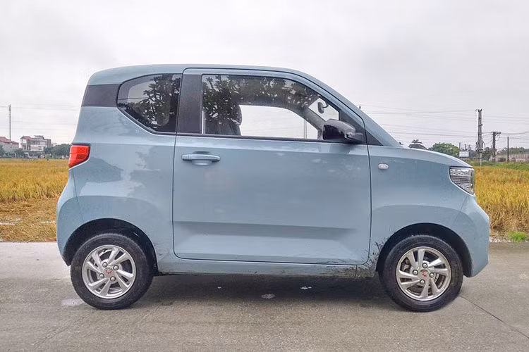 Wuling Hongguang Mini EV chạy điện hiện là mẫu xe hút khách nhất thế giới. Theo công bố của nhà sản xuất, cứ 20 giây lại có một chiếc Wuling Hongguang Mini EV được giao đến tay khách hàng.
