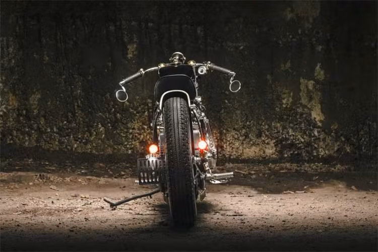 Động cơ này chính là những gì mà Yamaha tìm kiếm vào thời điểm đó, vì vậy với một vài cải tiến trong thiết kế của Hosk, chiếc xe ngay lập tức được đưa vào sản xuất năm 1968. Đợt sản xuất kéo dài đến năm 1985, một trong những giai đoạn quan trọng nhất lịch sử ngành công nghiệp sản xuất môtô. Chiếc Yamaha XS650 còn để lại một dấu ấn không thể xóa nhòa khi gắn bó với huyền thoại đua xe Mỹ, "King" Kenny Roberts.