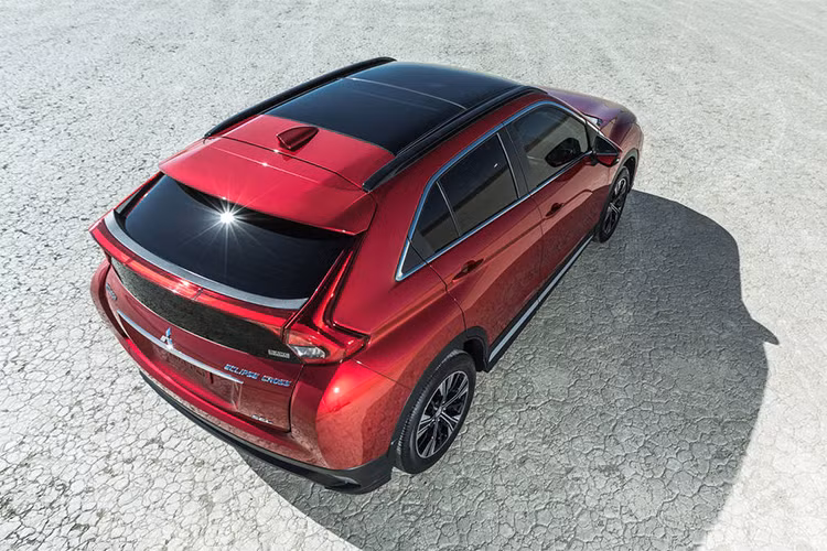 Các khách hàng sẽ có thêm gói nâng cấp - Touring Package trị giá khoảng 2.500 USD (khoảng 56 triệu đồng) để có thêm những trang bị như: Cửa sổ trời toàn cảnh, hệ thông âm thanh nổi với 9 loa, sưởi vô lăng, sưởi ghế sau, giương chống chói tự động, hệ thống cảnh báo chệch làn đường (Lane Departure Warning - LDW), ga tự động (cruise control), (Automatic High Beam)...