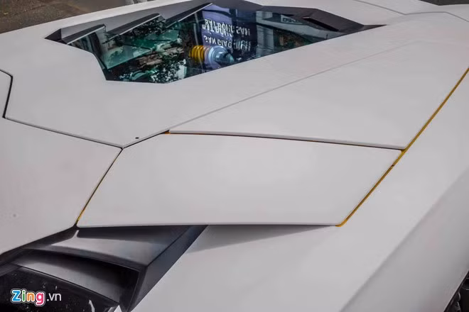 Mặc dù vậy kỹ thuật dán của những người thợ rất quan trọng bởi decal dễ bị bong tróc ở những mép cạnh hoặc những bề mặt lồi lõm.