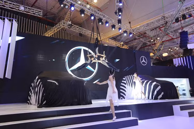 Toàn bộ gian hàng và danh mục sản phẩm trưng bày của hãng sẽ hướng đến chủ đề “Chuyển động cùng Đẳng cấp thời thượng”. Đặc biệt, thiết kế “Silver flow” danh tiếng được MBV mang đến Việt Nam lần đầu tiên.