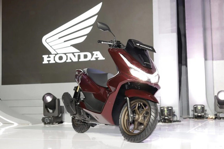 Sau gần 4 năm kể từ khi ra mắt thế hệ mới, Honda PCX 160 tại Đông Nam Á vừa được hãng xe Nhật Bản nâng cấp nhằm tăng sức hấp dẫn trong bối cảnh thị trường xe tay ga ngày càng cạnh tranh khốc liệt.