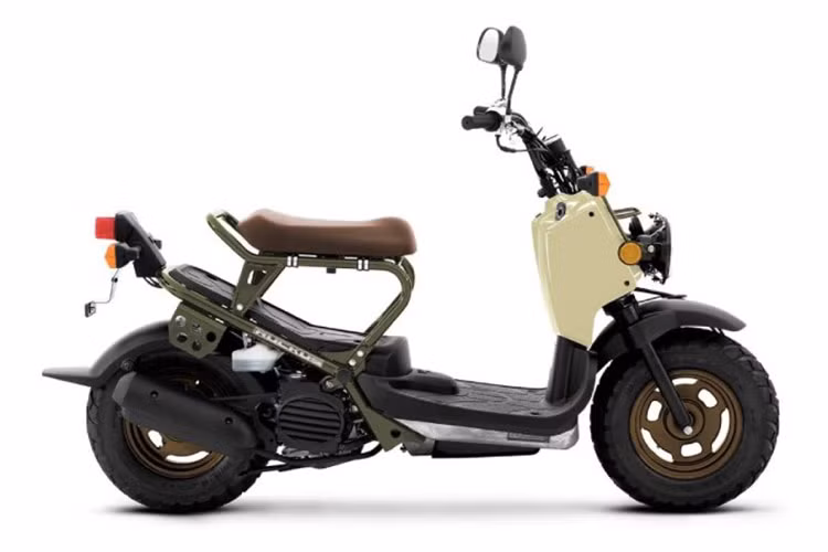 Ở lần nâng cấp này, mẫu xe ga Honda Ruckus 2025 có những thay đổi về màu sắc, đem lại một diện mạo hấp dẫn hơn. Cấu trúc thân xe Ruckus rất đặc biệt, gồm có hai mảnh, với một mảnh bằng nhôm đúc và một mảnh bằng thép. 