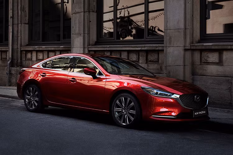 Mazda Viet Nam giam gia, tang 100% phi truoc ba cho khach mua xe-Hinh-2