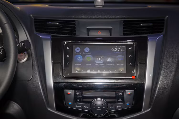 Xe sở hữu khối động cơ diesel 4 xi-lanh, tăng áp, dung tích 2,5 lít, sản sinh công suất tối đa 190 mã lực tại tua máy 3.600 vòng/phút và mô-men xoắn cực đại 450 Nm tại tua máy 2.000 vòng/phút. Động cơ kết hợp với hộp số sàn 6 cấp hoặc tự động 7 cấp. Chưa hết, Nissan Terra 2018 tại Philippines còn có hệ dẫn động 1 hoặc 2 cầu, tùy phiên bản.