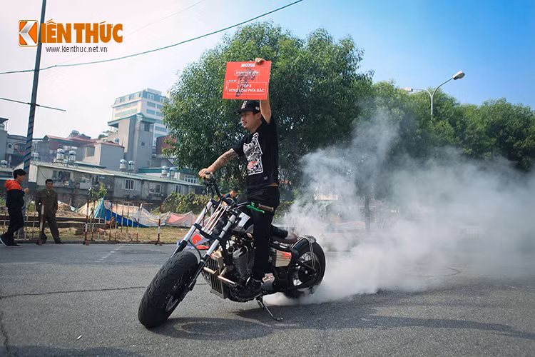 Trước đó, vòng loại khu vực phía Nam cũng đã chọn ra được 4 thí sinh xuất sắc nhất. Như vậy, sẽ có tổng cộng 10 thí sinh Việt Nam tranh tài tại Motul Stunt Fest 2016.