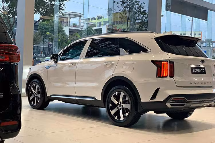KIA Sorento giam toi 60 trieu tai VIet Nam, 