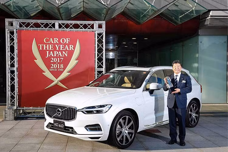 Được biết đây là lần đầu tiên sau 38 năm lịch sử của giải thưởng “Japan Car of the Year”, một mẫu xe SUV của Volvo giành được chiến thắng. Mặc dù Nhật Bản là một thị trường xe hơi lớn trên toàn thế giới, thế nhưng việc một mẫu xe “nhập khẩu” có được chiến thắng tại hạng mục giải thưởng xe của năm là một điều hoàn toàn bất ngờ.