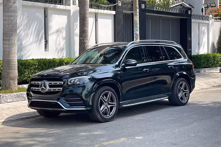 Giá xe Mercedes-Benz GLS 450 4Matic 2020 phiên bản nhập Mỹ ki về Việt Nam được các đại lý tư nhân bán hơn 6 tỷ đồng, đắt tới hơn 1 tỷ đồng so với xe chính hãng đang được bán ra tại thị trường Việt Nam. Chiếc Mercedes-Benz GLS 450 4Matic trong bài là xe chính hãng, được chào bán 4,097 tỷ đồng (lỗ khoảng 1 tỷ đồng sau 4 năm sử dụng). 