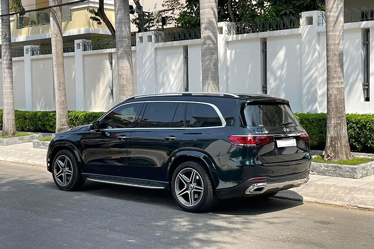 Trang bị an toàn trên GLS 450 sẽ có chống bó cứng phanh, hỗ trợ lực phanh khẩn cấp, chống trượt khi tăng tốc, cân bằng điện tử, ổn định thân xe khi gió thổi ngang, kiểm soát lực kéo điện tử, hỗ trợ khởi hành ngang dốc và đổ đèo cùng tính năng hỗ trợ đỗ xe tự động và 7 túi khí. 