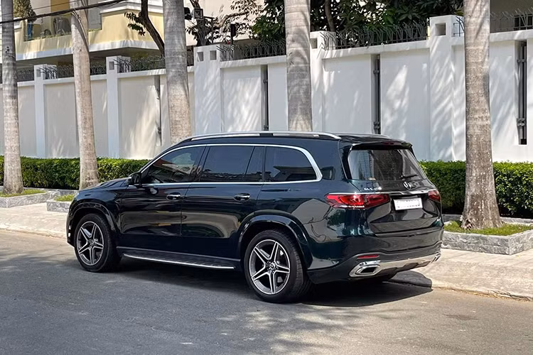 Trang bị an toàn trên GLS 450 sẽ có chống bó cứng phanh, hỗ trợ lực phanh khẩn cấp, chống trượt khi tăng tốc, cân bằng điện tử, ổn định thân xe khi gió thổi ngang, kiểm soát lực kéo điện tử, hỗ trợ khởi hành ngang dốc và đổ đèo cùng tính năng hỗ trợ đỗ xe tự động và 7 túi khí. 