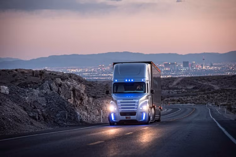 Có lẽ nó là mẫu xe thương mại tự hành đầu tiên trên thế giới được cấp phép lưu thông trên đường.