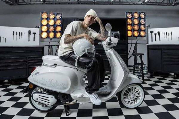 Vespa Sprint Justin Bieber sap ban tai Viet Nam, hon 100 trieu dong?