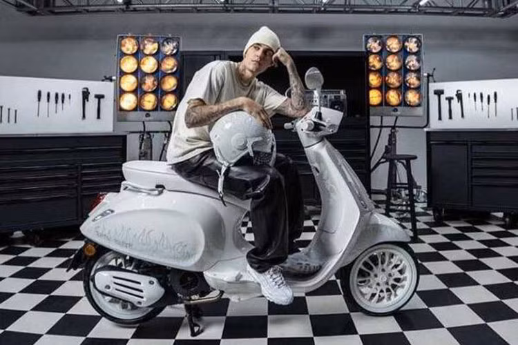 Vespa Sprint Justin Bieber sap ban tai Viet Nam, hon 100 trieu dong?