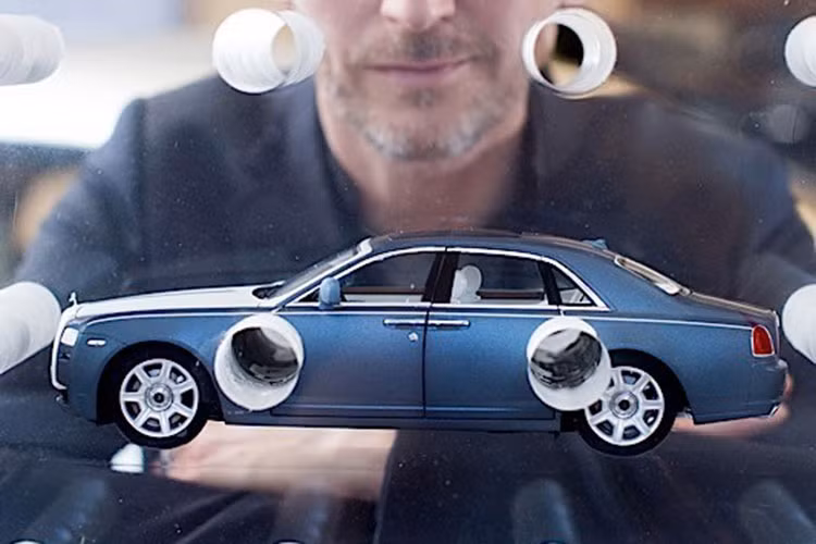 Triển lãm sẽ kết thúc ngày 25/5 và các mô hình sẽ được bán đấu giá kín tại Royal Automobile Club ngày 30/6.