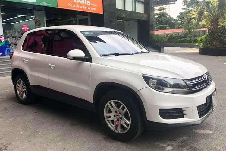 Không có ngoại hình nổi bật và giá bán cạnh tranh vào thời điểm mua mới, nhưng giá bán Volkswagen Tiguan cũ khoảng hơn 600 triệu đồng sau 4 năm sử dụng, đây được được xem là khá hợp lý với những gì được trang bị. Ngoài ra, vì là một hãng xe bình dân tại châu Âu nên Volkswagen luôn nổi tiếng với những khối động cơ tiết kiệm nhiên liệu.