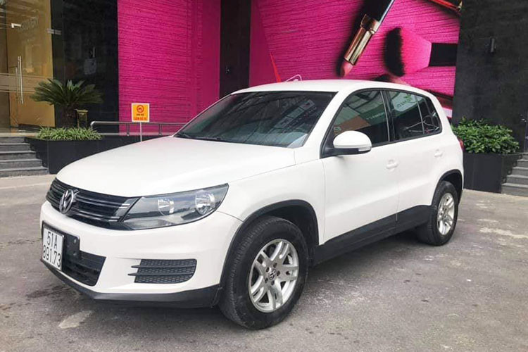 Mặc dù Volkswagen Việt Nam (VW) đã chính thức ra mắt mẫu SUV 7 chỗ mới nhất Volkswagen Tiguan từ vài năm nay. Tuy nhiên trên thị trường xe cũ những chiếc xe SUV Volkswagen Tiguan đời cũ vẫn luôn được xem là hàng hiếm, bởi nó ít được nhiều người tiêu dùng Việt Nam biết nhiều như những mẫu xe Hàn, Nhật...