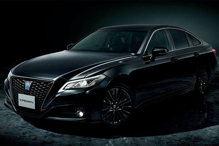 Cụ thể, Toyota Crown RS Limited II sẽ có hai tùy chọn màu độc quyền gồm Precious Black Pearl và Precious Metal.