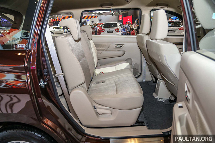 Suzuki Ertiga 2019 vẫn chỉ được trang bị 2 túi khí và bản GX sẽ có thêm hệ thống cân bằng điện tử ESP. Khoang hành lý nay có dung tích 153 lít (lớn hơn 18 lít) khi dựng hàng ghế thứ, có thể mở rộng lên 550 lít (lớn hơn 50 lít) khi gập hàng ghế thứ ba và 803 lít (lớn hơn 68 lít) khi gập cả hàng ghế thứ ba và thứ 2.