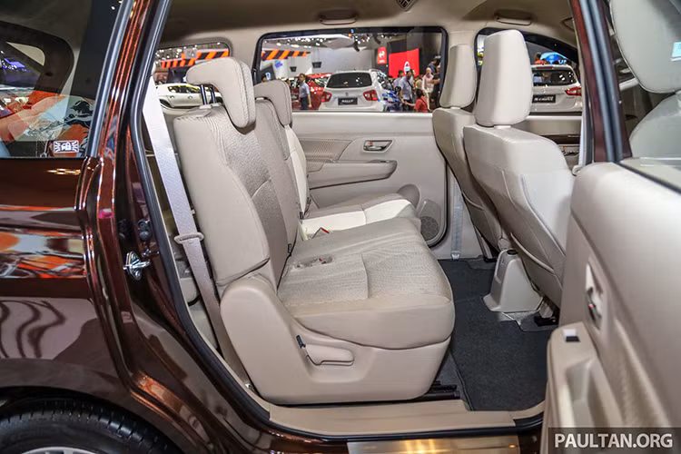 Suzuki Ertiga 2019 vẫn chỉ được trang bị 2 túi khí và bản GX sẽ có thêm hệ thống cân bằng điện tử ESP. Khoang hành lý nay có dung tích 153 lít (lớn hơn 18 lít) khi dựng hàng ghế thứ, có thể mở rộng lên 550 lít (lớn hơn 50 lít) khi gập hàng ghế thứ ba và 803 lít (lớn hơn 68 lít) khi gập cả hàng ghế thứ ba và thứ 2.