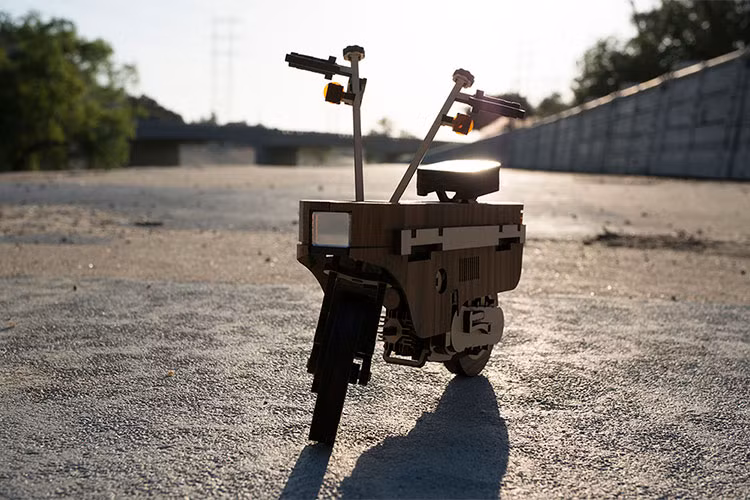 Nếu được ra đời, chiếc xe máy gỗ Laser Compo này sẽ là phương tiện giao thông cá nhân hoàn hảo để di chuyển ở những con đường hẹp bình thường mà bạn không thể đi.