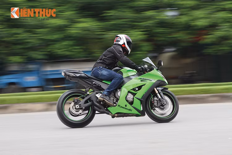  Kawasaki Ninja ZX-10R được đánh giá là "át chủ bài" của hãng Kawasaki trong các giải đua môtô danh tiếng như World Superbike và World Endurance. 