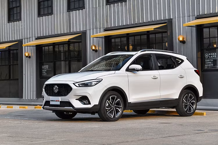 Thương hiệu MG Motor sẽ tiến vào thị trường Việt Nam với 2 mẫu xe đầu tiên là MG ZS và MG HS. Theo kế hoạch, 2 mẫu xe này sẽ được ra mắt vào giữa tháng 7/2020 này. Đóng mác thương hiệu xe Anh Quốc nhưng MG Motor đã được hãng xe Trung Quốc Nanjing Automobile mua lại và được mang về Việt Nam bởi nhà phân phối Tan Chong.