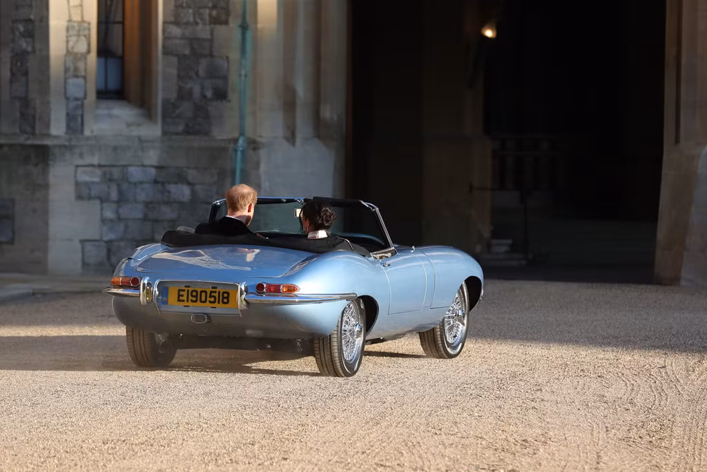 Jaguar E-Type được sản xuất lần đầu năm 1968.