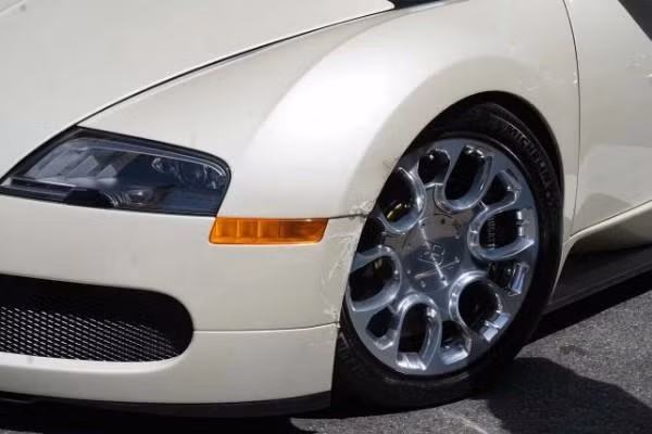 “Cả hai đều rẽ phải trong lúc mọi người băng qua đường. Anh ta đâm vào xe tôi khi tôi đang rẽ”, chủ xe Honda CR-V nói.