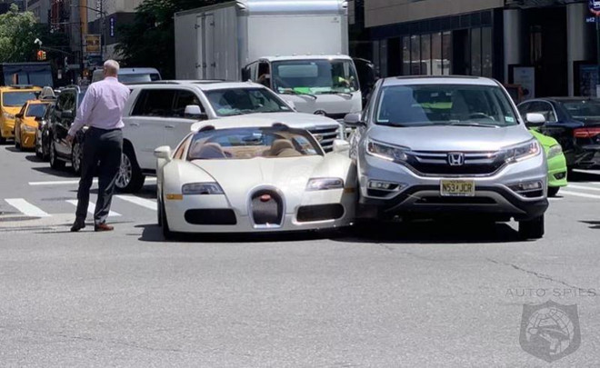 Tuy nhiên, một nhân chứng 23 tuổi lại nói rằng chính người phụ nữ đã đâm vào chiếc Bugatti. Do chỉ là va chạm nhỏ, thiệt hại không đáng kể nên bảo hiểm hai bên đã chi trả toàn bộ chi phí sửa chữa. 