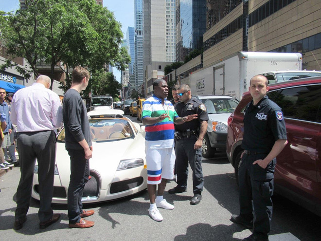 Chiếc Honda CR-V đã va vào bên lái của Bugatti Veyron Grand Sport tại ngã tư đèn xanh đèn đỏ. Nhân chứng tại hiện trường cho biết Tracy Morgan đã mắng chủ xe CR-V và yêu cầu người này ra khỏi xe để giải quyết vụ việc.