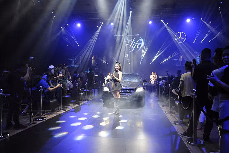 Với Fascination 2018, Mercedes đã thể hiện rõ mục tiêu cam kết đem tới nhiều giá trị hơn cho người tiêu dùng Việt, cũng như đưa các dòng xe của hãng tới gần với khách hàng hơn. “Mercedes-Benz đã trở nên gần gũi hơn bao giờ hết với khách hàng Việt. Họ hoàn toàn có thể cân nhắc những mẫu xe như C 200 hay GLC 200 ngay từ lần đầu mua xe,” ông Choi Duk Jun, Tổng Giám đốc Mercedes-Benz Việt Nam chia sẻ.