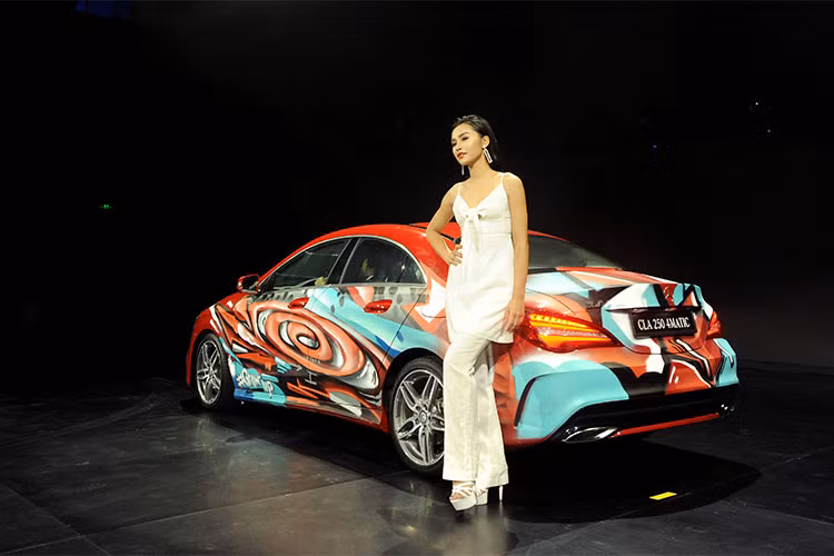 Kết thúc 6 tháng đầu năm 2018, MBV đã bàn giao gần 3.000 xe sang đến tay khách hàng, tăng trưởng 6% so với cùng kỳ năm 2017. Trong đó, 2 mẫu xe chủ lực C-Class và GLC đóng góp hơn 60% doanh số. Riêng dòng xe GLC đã có hơn 1.300 xe đến tay khách hàng Việt nửa đầu năm nay, nâng tổng số lượng xe GLC lăn bánh tại Việt Nam vượt mốc 5.000 dù chỉ ra mắt hơn 2 năm.