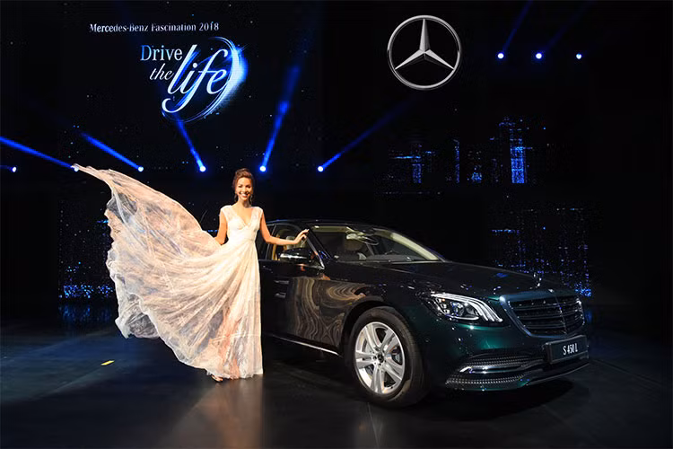 Theo Mercedes-Benz Việt Nam cho hay, các dòng xe đa dạng xuát hiện tại triển lãm thương niên Mercedes-Benz Fascination 2018 này đều hướng đến những nhóm khách hàng mục tiêu nhất định, đồng hành và hỗ trợ họ hoàn thành những sứ mệnh và mục tiêu trong cuộc sống.