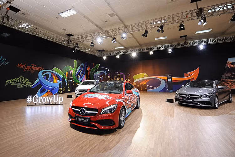 Bên cạnh đó, mẫu sedan hạng sang cỡ trung E-Class tăng trưởng 35% với hơn 550 xe. Mẫu saloon cỡ lớn S-Class dù chỉ ra mắt từ đầu tháng 6/2018 đã đạt được doanh số bằng với 6 tháng đầu năm 2017. Đây là những thành quả của việc duy trì đầu tư lắp ráp 4 mẫu xe chủ lực ngay tại Việt Nam và không ngừng phát triển hệ thống đại lý chính hãng. 