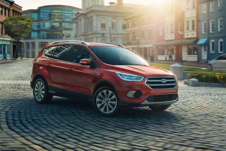 Phiên bản tiêu chuẩn S của xe tại Mỹ sở hữu động cơ hút khí tự nhiên 2.5 L cho công suất 168 mã lực và mô men xoắn cực đại 230 Nm. Tuy nhiên, chỉ có 10% khách hàng là lựa chọn bản base này, hầu hết đều lựa chọn các phiên bản SE (động cơ EcoBoost 1.5 L, cho 179 mã lực và mô men xoắn cực đại 252 Nm) hoặc Titanium (động cơ EcoBoost 2.0 L, cho công suất 245 mã lực và mô men xoắn cực đại 372 Nm).