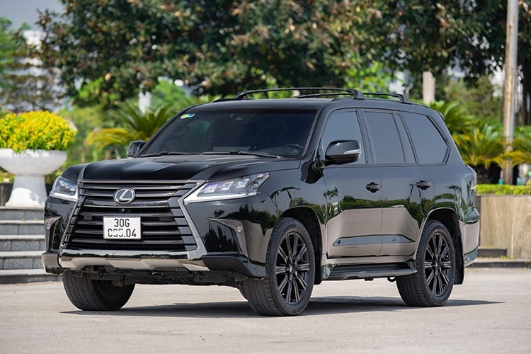 Tại Việt Nam, Lexus LX570 là mẫu SUV hạng sang cỡ lớn được ưa chuộng và "bền giá" nhất cho dù ở phiên bản nào. Khi phiên bản tiêu chuẩn và bản Super Sport chưa thỏa mãn các đại gia thì Lexus LX570 Inspiration Series đời 2020 có thể làm được điều đó.