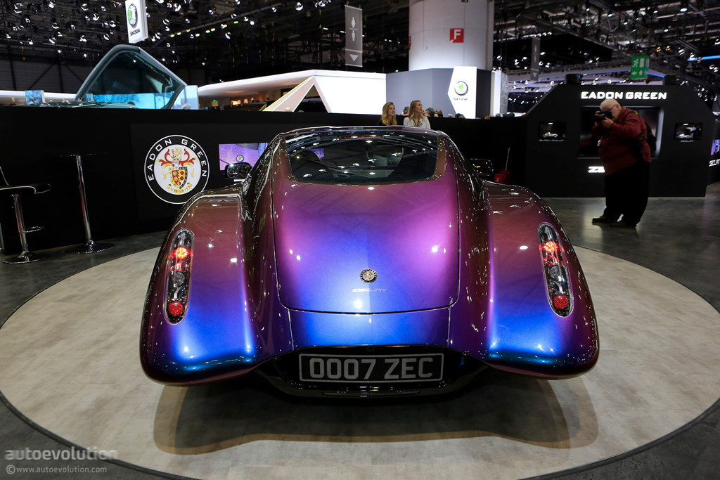 Giá bán Chevrolet Corvette Zeclat được tính bằng cách lấy tổng chi phí đầu tư sản xuất chia cho tổng số khách hàng. Nếu hãng bán được 25 chiếc xe/năm thì mỗi chiếc sẽ nằm trong khoảng 550.000 bảng Anh. Con số sẽ lên tới 1 triệu bảng nếu chỉ có 5 khách hàng đặt xe trong năm đó.