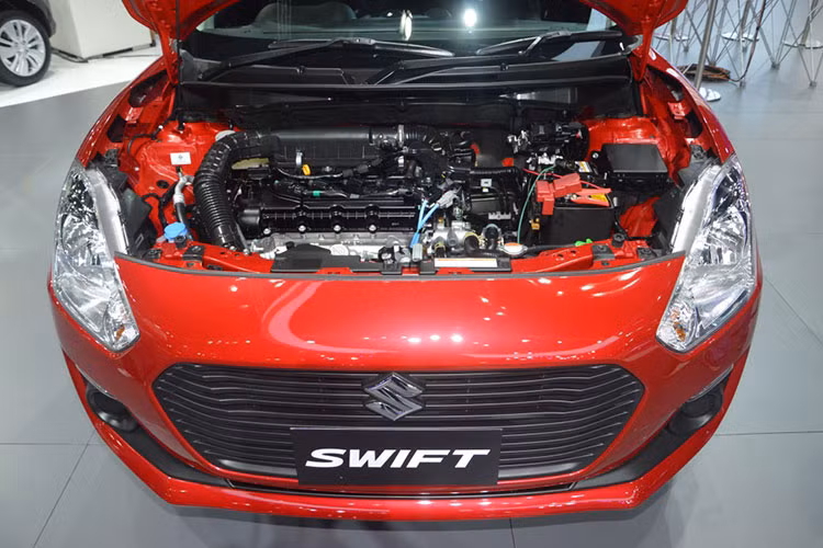 Nhờ sử dụng động cơ mới, Suzuki Swift 2018 thân thiện với môi trường và tiết kiệm nhiên liệu hơn, xe có mức tiêu thụ trung bình 4,34 lít/100km và lượng khí thải CO2 100g/km (thế hệ cũ là 5 lít/100km và lượng khí thải CO2 120g/km). Tại Thái Lan, Suzuki Swift có đến 4 phiên bản với mâm từ 15 inch lên tới 16 inch ở phiên bản cao cấp.
