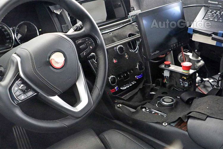 Chiếc xe này ngoài công nghệ mới, cũng sẽ sở hữu bộ đèn pha laser cũng như hệ thống treo khí tự điều chỉnh có khả năng tính toán hàng triệu kết quả nhằm đem đến phản ứng tốt nhất cho vô lăng, gia tốc và camera...