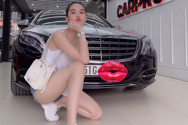 Ngoài can thiệp vào nước sơn nguyên bản, được biết "nữ hoàng nội y" còn cho xử lý lại bề mặt da bên trong nội thất để trở nên mịn màng hơn sau một thời gian sử dụng Hiện chưa rõ "nữ hoàng nội y" Ngọc Trinh đã chi bao nhiêu tiền để tậu chiếc Mercedes-Maybach S500 này, chỉ biết rằng, chiếc xe siêu sang này đang có giá bán chính hãng tại thị trường Việt Nam khoảng hơn 11 tỷ đồng,