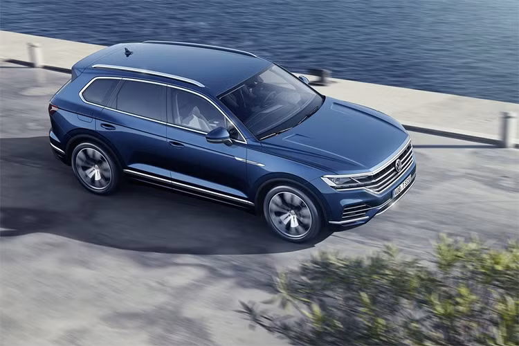 Ngoại hình tổng thể của xe ra dáng một chiếc SUV hạng sang Volkswagen "xịn" hơn trước, giúp Touareg tách biệt rõ đẳng cấp với những mẫu xe gầm cao cùng thương hiệu khác của Volkswagen. Các thị trường hàng đầu của Touareg là Trung Quốc, châu Âu và Nga. Doanh số toàn cầu của 2 thế hệ Touareg trước khoảng gần một triệu chiếc.