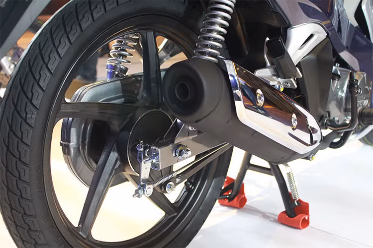 Về sức mạnh, Honda Việt Nam tự tin khi cho biết quãng đường xe đi được tăng thêm từ 3 đến 4 km so với thế hệ trước đây. Cụ thể, mẫu xe số này vẫn sử dụng động cơ 125cc truyền thống của Honda với Hệ thống phun xăng điện tử (PGM-FI) đáp ứng tiêu chuẩn khí thải Euro 3.